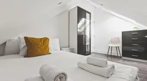 Modern 2bed flat near station - COU B - Image 2