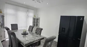 Spacious 3 Bed House with En-suite, Garden, On-site Free Parking and WIFI - Image 4