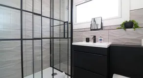 Modern 3BR Home with Parking - Image 2