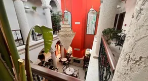 Sur Royal's Hotel - Image 4