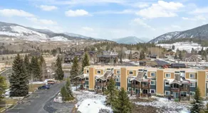 Stylish 2BR Near Trails and Slopes - Image 4