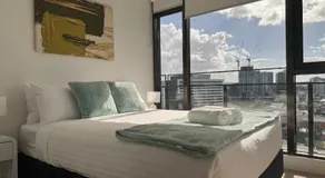 Luxury Stay With City View - Free Parking,Pool,Wifi - Image 2