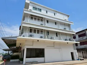 The White Residence - Image 4