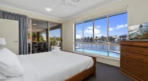 Bribie Bliss: Luxe Canal Living - Image 2