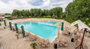 RED CONFORT HOTEL Boutique - Image 4