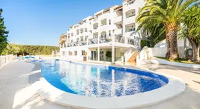 Aparthotel Holiday Center - Image 2