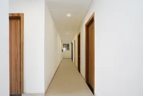 Hotel O Noida Sky Suites Sector 44 Near botanical metro - Image 4
