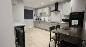 En-Suite Rooms - Image 3