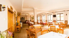 El Roble Hotel Restaurante - Image 4