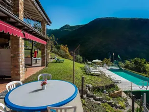 In a green and relaxing atmosphere, with pool and stunning lake view. - Image 3