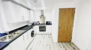 Brand new The Elegant Abode Apartment 2 Bedrooms, 1 Minute walk to shops restaurants cafe supermarket and high street - Image 4