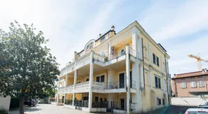 GuestHost - Alba Charming Flat with Parking - Image 3