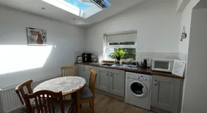 Traditional 3-Bed Cottage Sea Mountain Views - Image 3