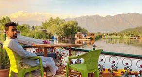 Raja's Palace Houseboat - Lake View - Image 4