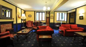 Crown & Cushion Hotel - Image 3
