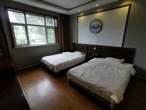 Royal Tree Hotel - Image 4