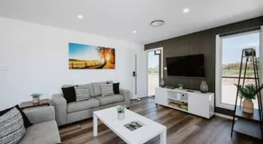 Silver Oak - Quiet Countryside Cottage by the Vines - Image 2