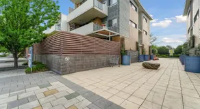 Tranquil 1-Bed Apartment with Courtyard Pool BBQ - Image 5