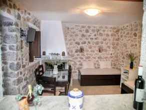 House in Pyrgos Dirou near Halikia Beach - Image 2
