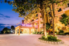 ROYAL PINEAPPLE HOTEL l a welcome to wealth and good fortune - Image 3