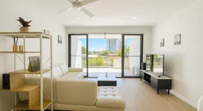 Central Southport 2BR 2Bath Stay with Car Park - Image 2