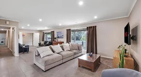 Spacious 3BR Home Ballarat Excellent For Families and Groups - Image 2