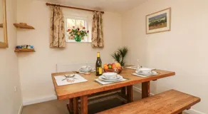 Red Deer Cottage - Image 5