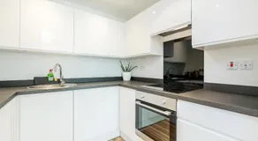 *Spacious-Modern One Bed Flat. Riverside Location* - Image 5