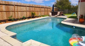 HoustonGem with a Dreamy Pool & Jacuzzi includes Wifi with 6beds - Image 3