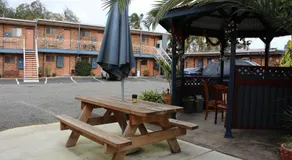 Bridge View Motel - Image 5