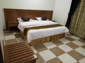 Al Malqa ApartHotel - Image 1