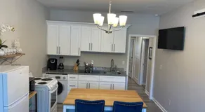 Adorable Apt with Access to Pool and Tennis Courts - Image 5