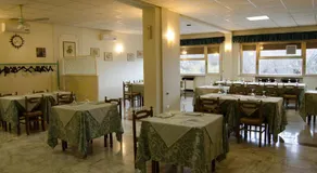 Hotel Holiday - Image 5