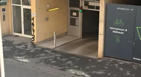 Großräumig und zentral inklusive Parkplatz - Image 3
