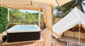 Yourte éco-lodge avec jacuzzi luxe chez C&C, exclusivement réservée aux ADULTES - Image 3