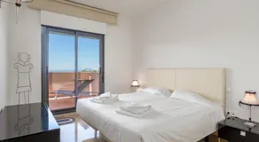 2055-Superb 2bedrooms apt, Gibraltar and sea view - Image 2