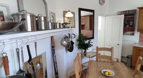Spacious 2 bedroom apartment - Image 3