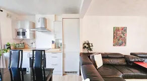 Large 6BR Manchester House Free Parking & WiFi - Image 2