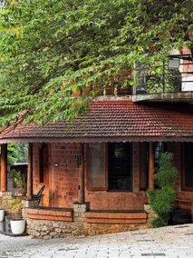 Escape Inn - Image 4