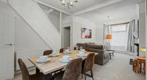 Countess House, Northampton - Stylish Modern 2-Bedroom House with Garden - Free Parking - Image 5