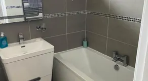 Garland way 2 bed house Sheffield free parking 5 min from m1 - Image 5