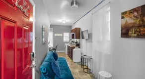 Modern 2BR Getaway Fast Metro Link - Image 3