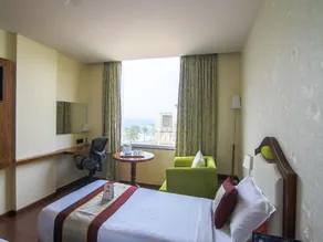 Capital O 9210 Hotel Blak & Wite - Image 2