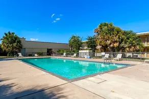Econo Lodge - Image 3