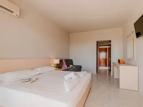Belmare Hotel - Image 2