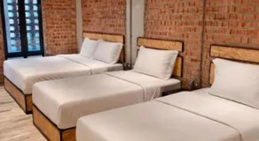 Brick Box Hotel - Image 4