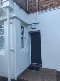 4 double and 2 single sofa beds apartment - Image 3