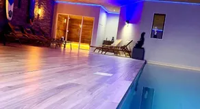 World Hotel - Image 4