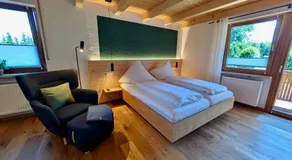 Gästehaus Philipp im Herzen des Fichtelgebirges - 5 Ferienwohnungen, großes Grundstück, Wald und Wiese, Wohnung mit privater Sauna, kostenfreie Parkplätze, WLAN - Image 2