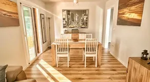 LINOLEUM Room with Host - Image 3